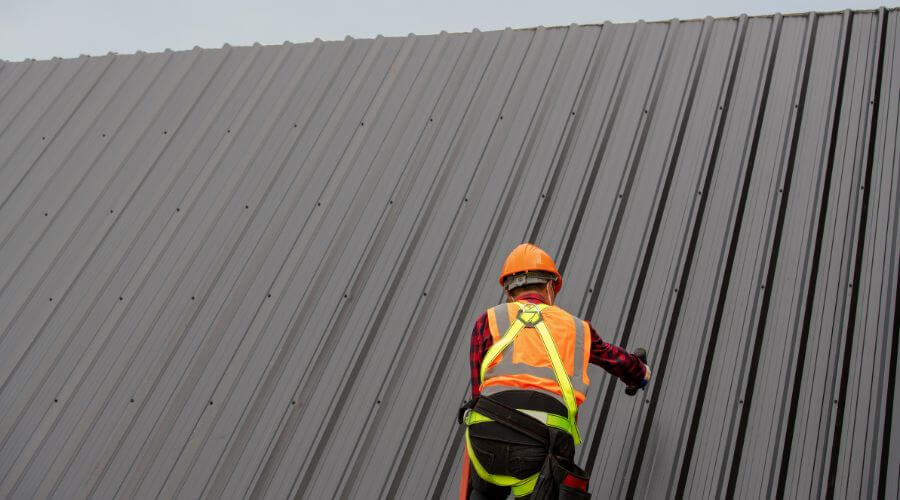 Professional gutter cleaning in Easton, MO